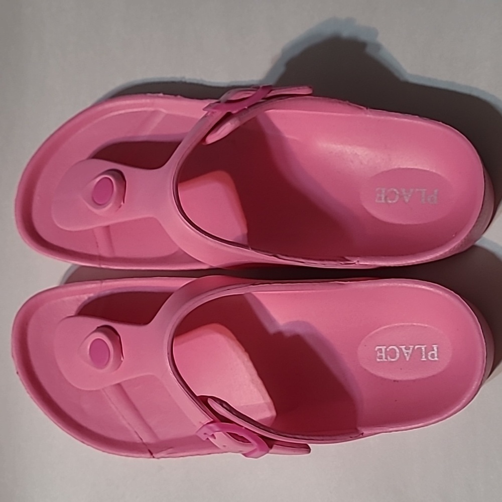 Place Croc like Sandals NWOT